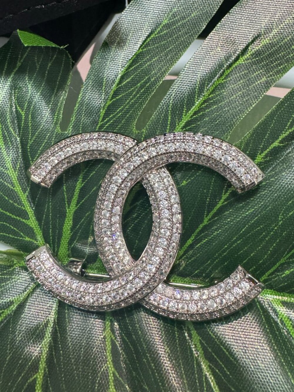 CHANEL - Picture 2 of 5